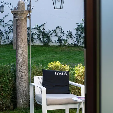 Bassano Club House *
